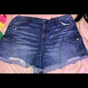 Festival hi rise distressed shorts w cargo pockets